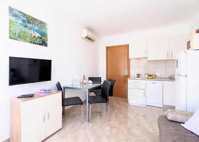 Apartman Fio - *